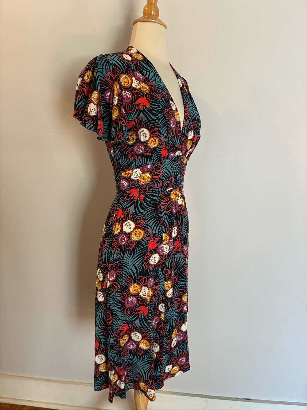 Trashy Diva Curious Corsage Flutter Sleeve Dress - Picture 5 of 7